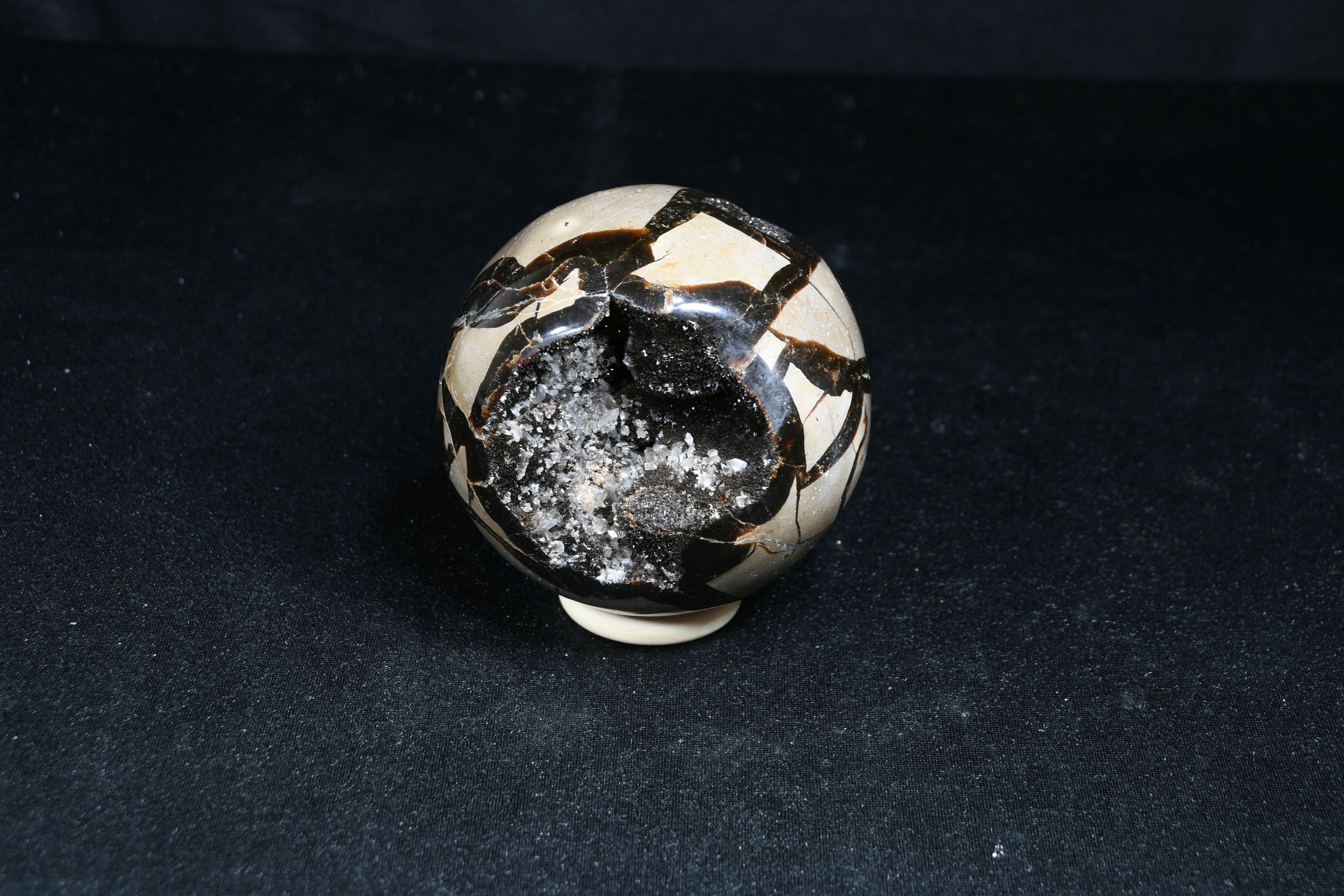 Septarie Kugel mit Druse
